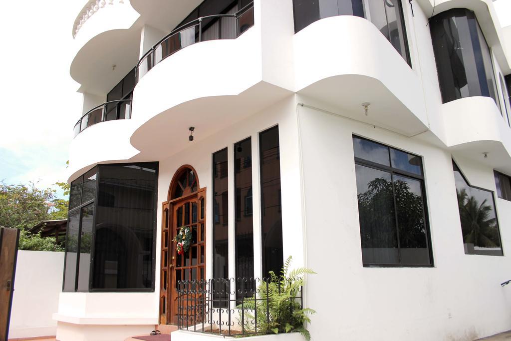 Planet House Hotel Puerto Ayora  Exterior foto