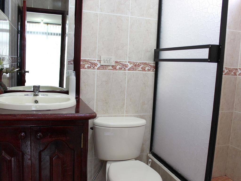 Planet House Hotel Puerto Ayora  Cameră foto